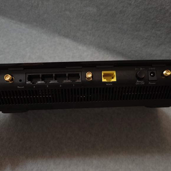 NETGEAR WiFi Router AC2600 - Picture 7 of 9
